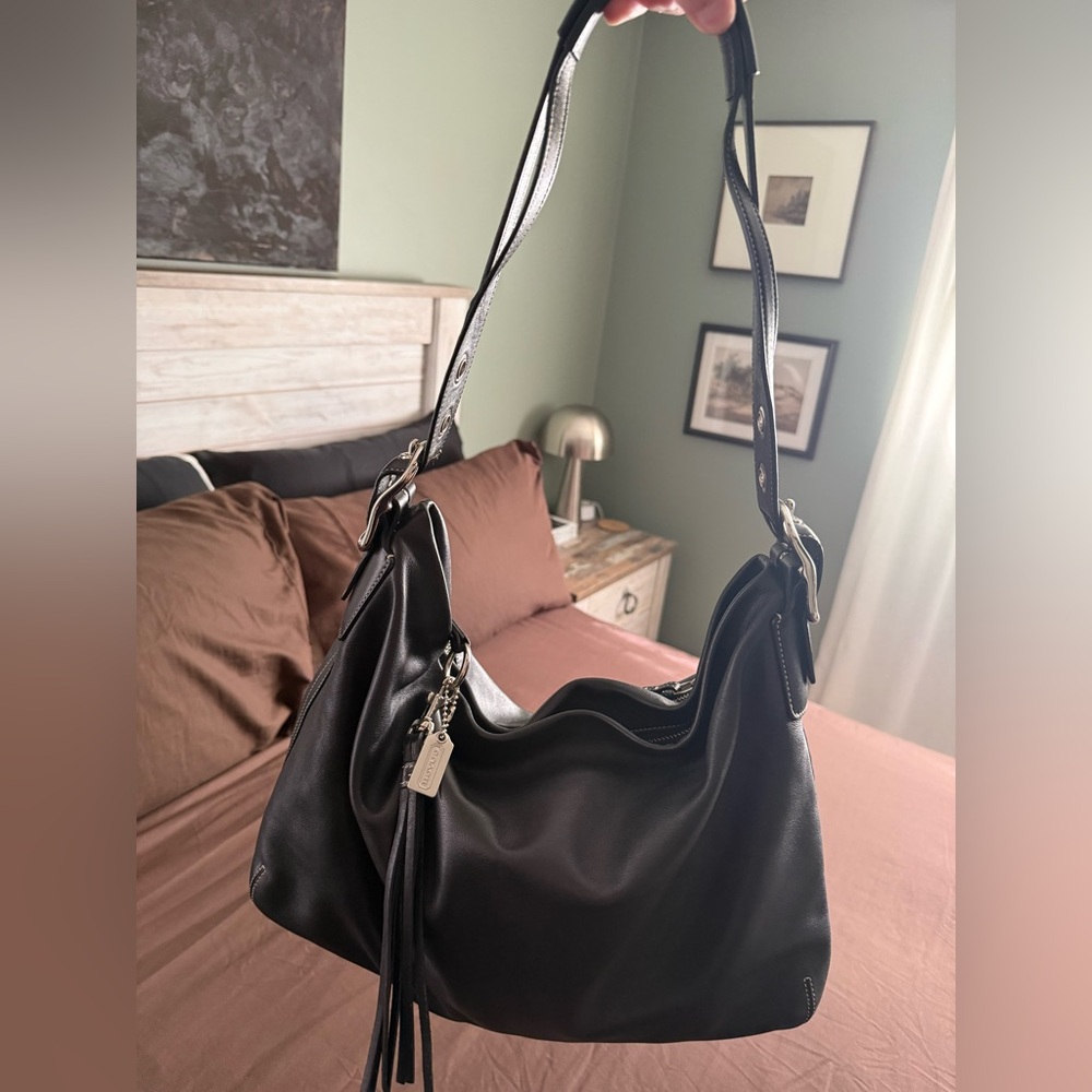 Htf! Vintage coach legacy east west large black shoulder bag